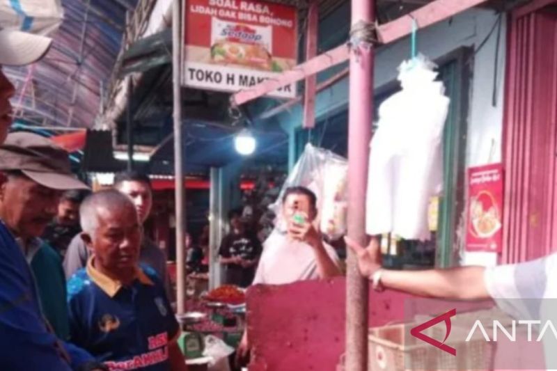 Bupati Belitung Tinjau Pasar Induk untuk Cek Harga Pangan