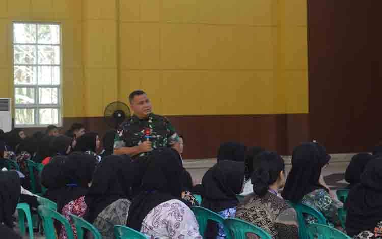 Dandim Pangkalan Bun Berikan Materi Bela Negara dan Wawasan Kebangsaan ke Mahasiswa Baru