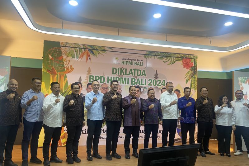 Penjabat (Pj) Gubernur Bali Sang Made Mahendra Jaya saat membuka Diklatda Hipmi Bali di Denpasar, Bali, Sabtu (7/9/2024). ANTARA/Ni Putu Putri Muliantari