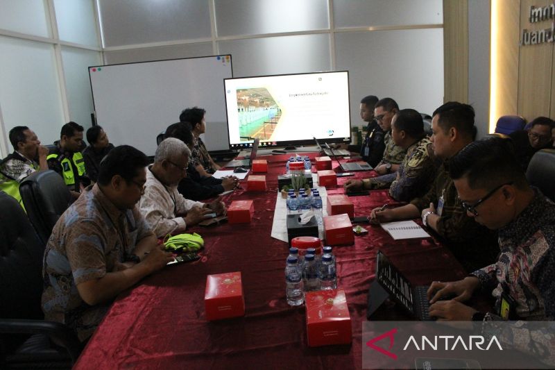 Rapat koordinasi kesiapan pamasangan autogate di Bandara Internasional Juanda Surabaya (ANTARA/HO-Imigrasi Surabaya)
