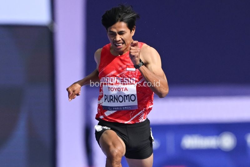 Sprinter Indonesia Saptoyogo Purnomo berusaha melaju ke garis finis dalam pertandingan final nomor 200 meter T37 putra Paralimpiade Paris 2024 di Stadion Stade de France, Paris, Prancis, Sabtu (07/09/2024). Meskipun berhasil memecahkan rekor pribadi, hal ini tak cukup mengantarkan Yogo naik podium karena finis diurutan kelima dengan waktu 23,26 detik. ANTARA/HO/NPC INDONESIA/Agung Wahyudi