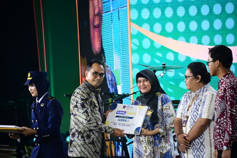 Menteri Perhubungan Budi Karya Sumadi saat acara apresiasi pemenang Kolaborasi Analisis Kebijakan Majukan Transportasi Indonesia (KAMI) Awards 2024, yang menjadi salah satu acara pada Hub Space 2024 di JIExpo Kemayoran, Jakarta, Sabtu (7/9/2024). ANTARA/HO-BKIP Kemenhub