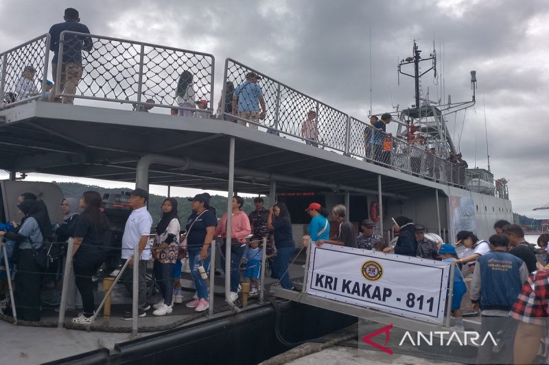 Lantamal VIII Gelar Open Ship Meriahkan HUT ke-79 TNI AL