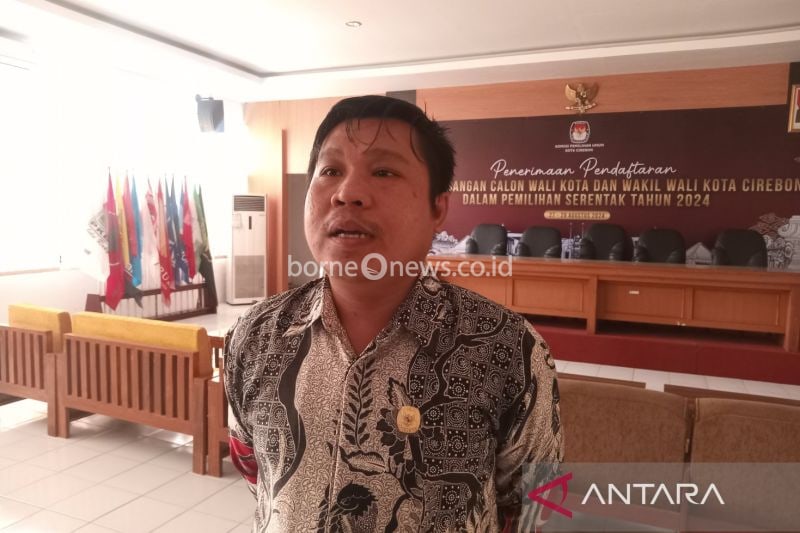 Koordinator Divisi Teknis Penyelenggaraan KPU Kota Cirebon Sanubi. ANTARA/Fathnur Rohman