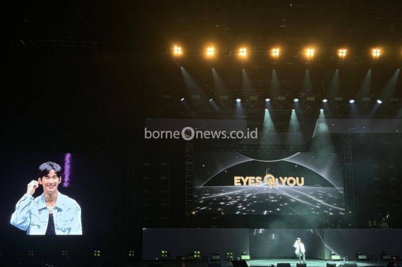 Aktor Korea Selatan Kim Soo-hyun saat menyapa penggemarnya dalam acara "2024 Kim Soo-hyun Eyes On You Asia Tour in Jakarta" pada Sabtu, 7 September 2024 di SICC Bogor, Jawa Barat. (ANTARA/Vinny Shoffa Salma (UnUsUaL Entertainment Singapore))