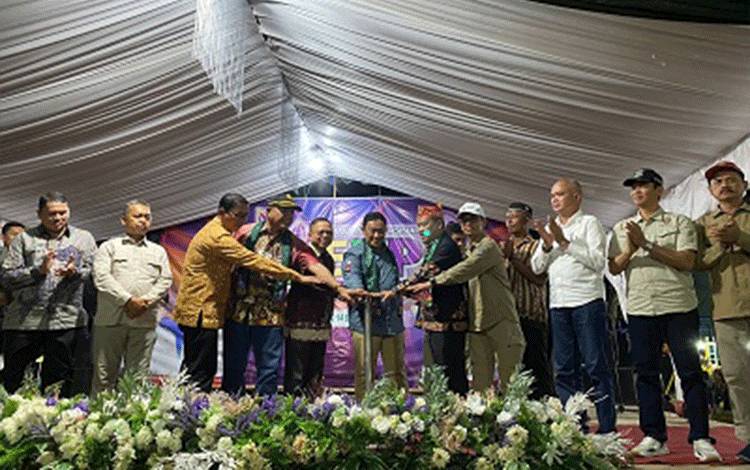 Wakil Gubernur Kalimantan Tengah Edy Pratowo dan PJ Bupati Sukamara Rendy Lesmana bersama unsur forkopimda meresmikan Acara Permataku Bersinar Expo 2024, Sabtu, 7 September 2024? (FOTO:NORHASANAH)