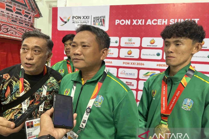 Pelatih Barongsai Jatim Agus Setiawan diwawancara awak media di Deli Serdang, Sumatera Utara, Minggu (8/9/2024). ANTARA/Harianto