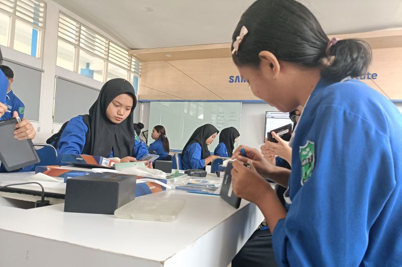 Pemkot Jayapura Alokasikan Dana BOSDa untuk Ringankan Beban Siswa