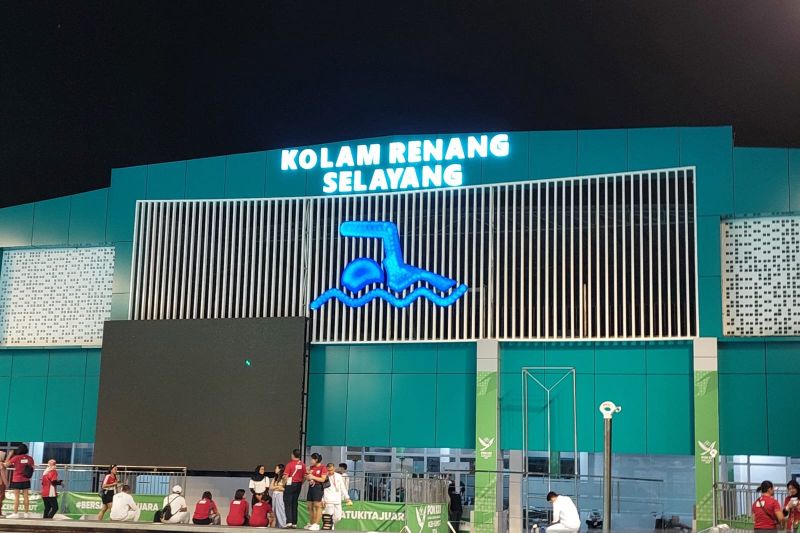 Sejumlah pengunjung berada di lokasi lomba cabang olahraga akuatik Pekan Olahraga Nasional (PON) XXI/2024 Aceh-Sumatera Utara di Kolam Renang Selayang, Medan, Sumatera Utara, Minggu (8/9/2024). (ANTARA/Muhammad Ramdan)