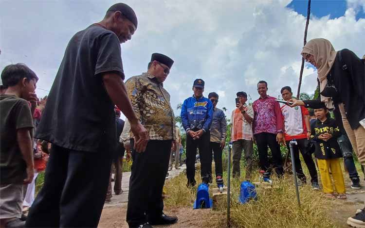 Bupati Kotim Resmikan 310 Sambungan Rumah Air Bersih di Desa Sei Ijum Raya