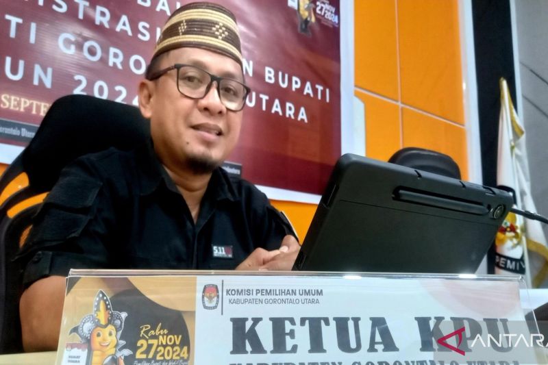 KPU Gorontalo Utara melayani penyerahan perbaikan persyaratan administrasi calon bupati dan wakil bupati Gorontalo Utara dalam Pilkada Serentak Tahun 2024 yang berlangsung di kantor KPU setempat. Hal itu dinyatakan Ketua KPU Gorontalo Utara Sofyan Jakfar, pada Minggu (8/9). (ANTARA/Susanti Sako)