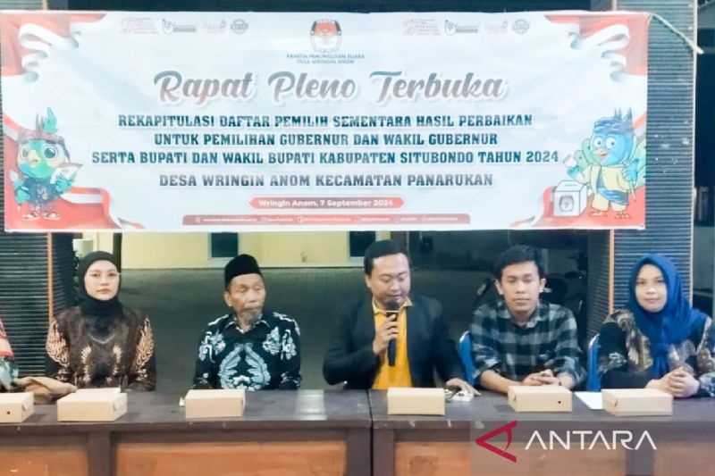Komisioner KPU Kabupaten Situbondo, Jawa Timur, saat pleno DPSHP Pilkada 2024 di tingkat desa/kelurahan. ANTARA/HO-Humas KPU Situbondo