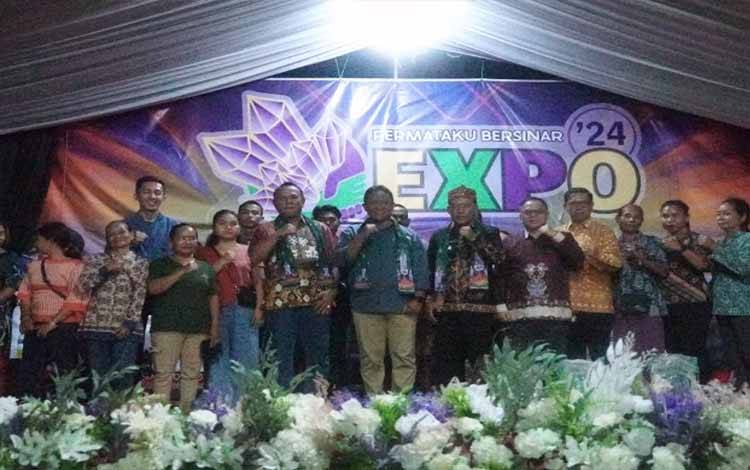 Foto Bersama pada kegiatan Permataku Bersinar Expo 2024. (FOTO:DEDE)
