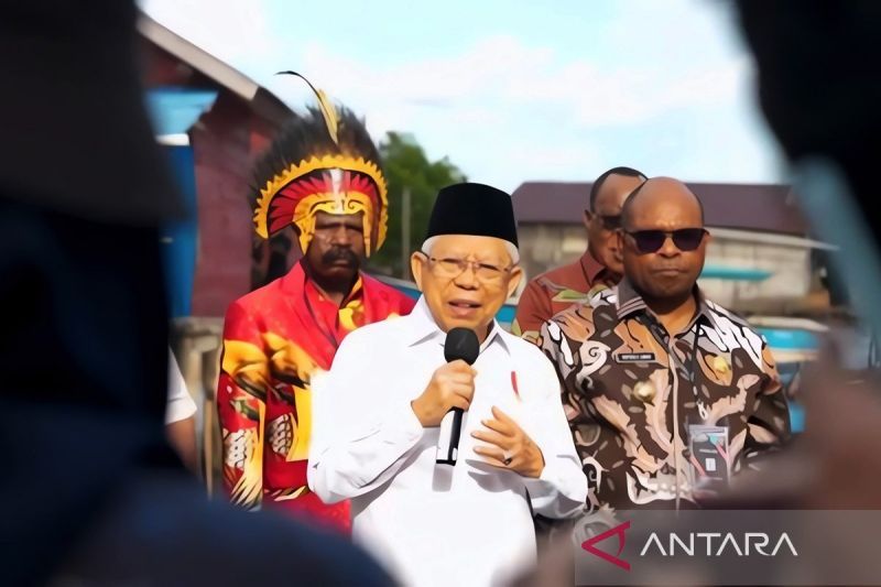 Arsip foto - Wapres Ma'ruf Amin saat memberikan keterangan pers setelah melakukan kunjungan ke Kampung Nelayanan Malawei di Kota Sorong, Papua Barat Daya, Kamis (6/5/2024). ANTARA/Yuvensius Lasa Banafanu/am.