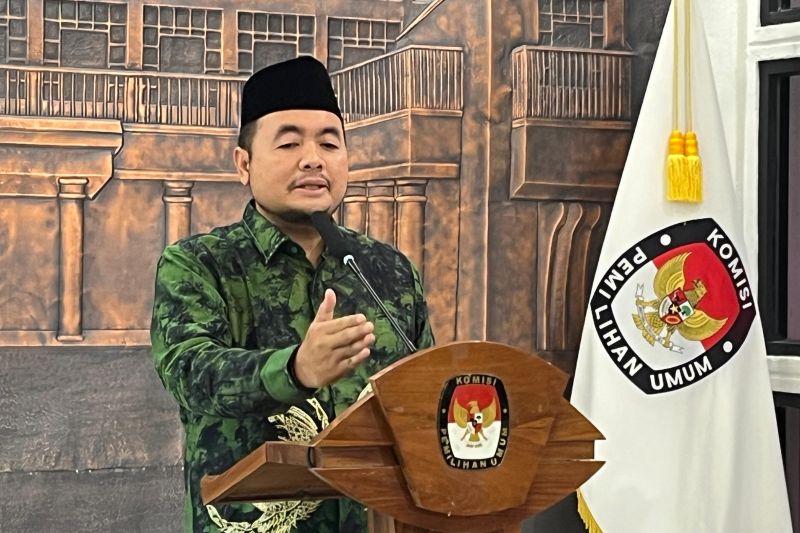 Ketua KPU RI Mochammad Afifuddin saat memberikan keterangan kepada awak media di Kantor KPU RI, Jakarta, Senin (9/9/2024). ANTARA/Narda Margaretha Sinambela.