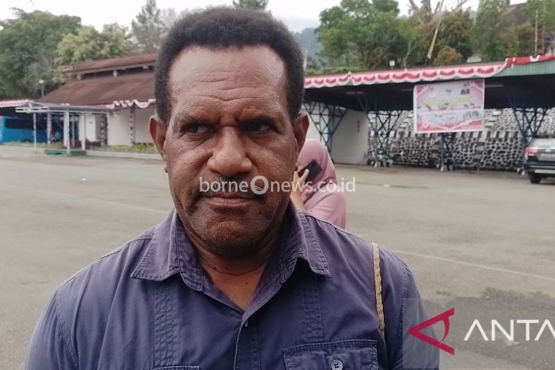 Kepala Disperindag Kabupaten Jayapura Theopilus H Tegai. ANTARA/Yudhi Efendi