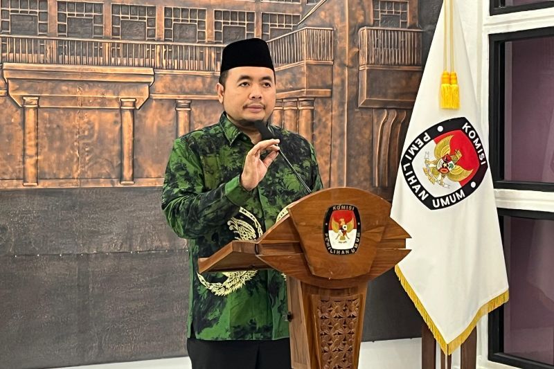 Ketua KPU RI Mochammad Afifuddin saat memberikan keterangan kepada awak media di Kantor KPU RI, Jakarta, Senin (9/9/2024). ANTARA/Narda Margaretha Sinambela.