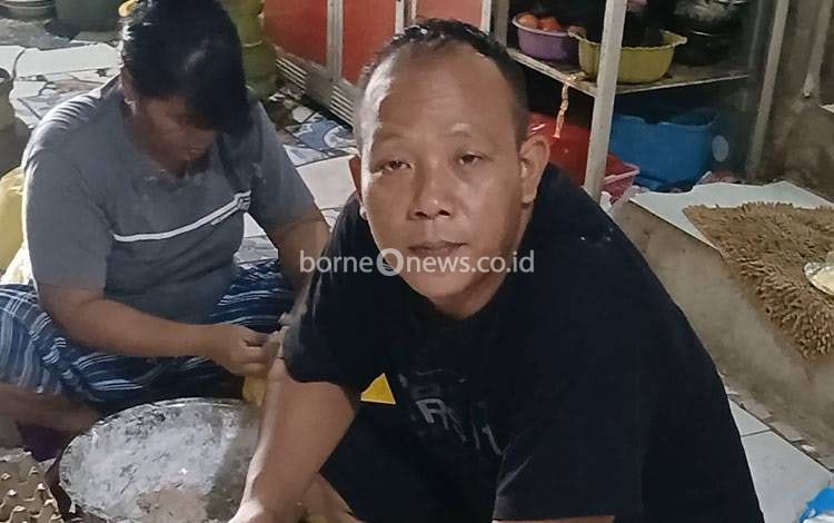 Supardi, penjual pentol keliling di Kasongan yang kini sukses memiliki 25 karyawan.