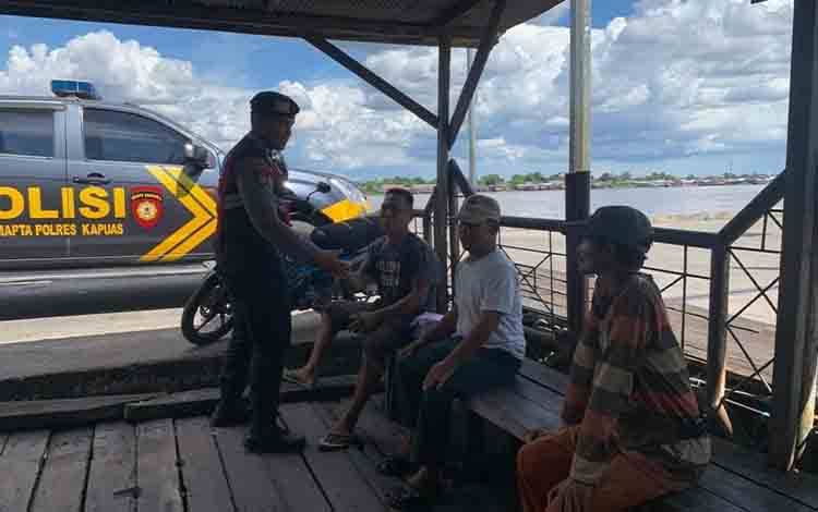 Personel Satsamapta Polres Kapuas saat patroli, Senin, 9 September 2024. (FOTO: IST)