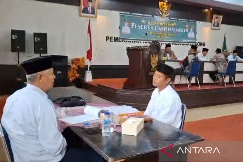 Salah satu calon peserta umrah gratis yang diadakan Pemkab Rejang Lebong tahun 2024 tengah menjalani uji kompetensi, Senin, (9/9/2024). ANTARA/Nur Muhamad