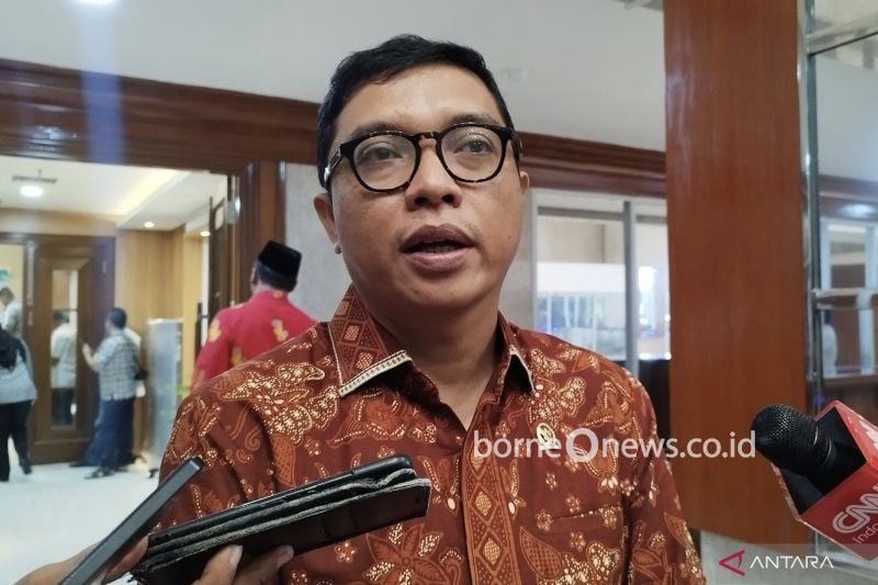 Wakil Ketua Baleg DPR RI Achmad Baidowi di Kompleks Parlemen, Jakarta, Senin (9/9/2024). (ANTARA/Bagus Ahmad Rizaldi)