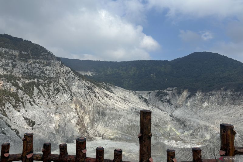 Situasi terkini di area wisata alam Gunung Tangkuban Parahu, Kabupaten Bandung Barat, Jawa Barat, Senin (9/9/2024). (ANTARA/Rubby Jovan)