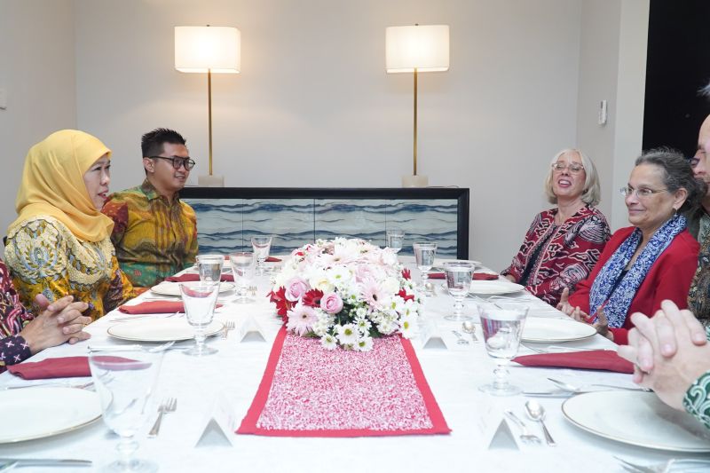Gubernur Jawa Timur periode 2019-2024 Khofifah Indar Parawansa bertemu Duta Besar Amerika Serikat untuk Indonesia Kamala Shirin Lakhdhir untuk membahas sejumlah potensi kerja sama. (ANTARA/HO-Tim KIP)