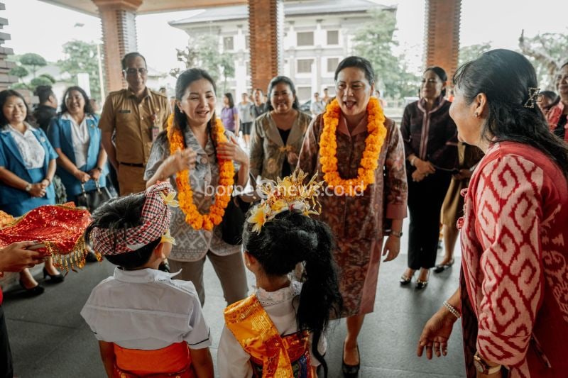 Bunda PAUD Kabupaten Badung Seniasih Giri Prasta saat menghadiri pembukaan Road To Badung Education Fair Tahun 2024 di Balai Budaya Giri Nata Mandala, Badung, Senin (9/9/2024). ANTARA/HO-Humas Pemkab Badung