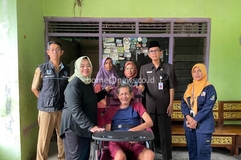 Pemkab Sleman Salurkan Kursi Roda untuk Warga Sakit