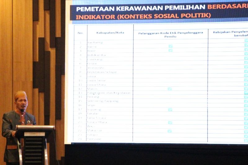 Anggota Bawaslu Provinsi Sulawesi Selatan Saiful Jihad menyampaikan pemaparan saat peluncuran Pemetaan Kerawanan Pemilihan (PKP) Kepala Daerah (Pilkada) Serentak 2024 di Makassar, Sulsel, Senin (9/9/2024). ANTARA/HO