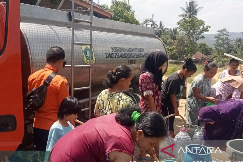 BPBD Bogor Salurkan 225.000 Liter Air Bersih untuk Atasi Kekeringan