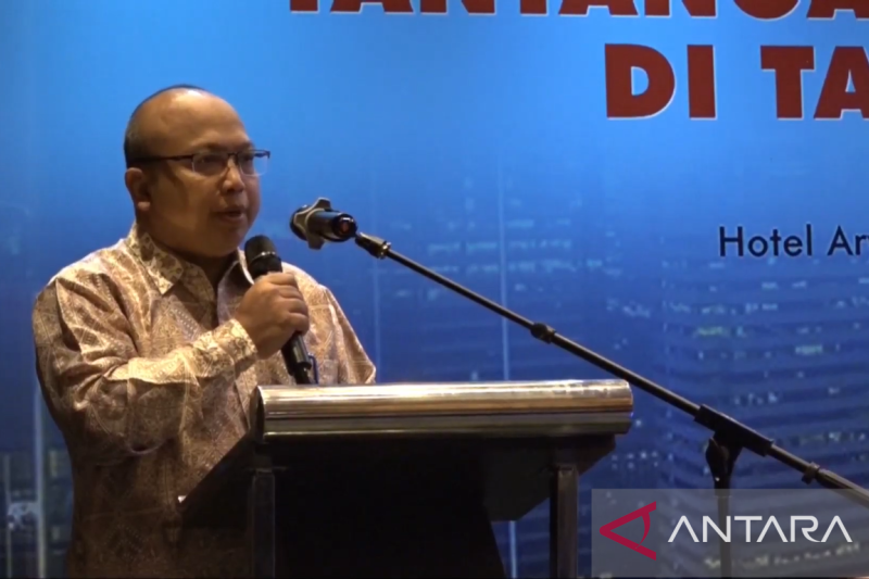 Arsip - Direktur Eksekutif Indef Tauhid Ahmad dalam Seminar Proyeksi Ekonomi Indonesia 2024 di Jakarta, Rabu (6/12/2023). (ANTARA/Agatha Olivia Victoria)