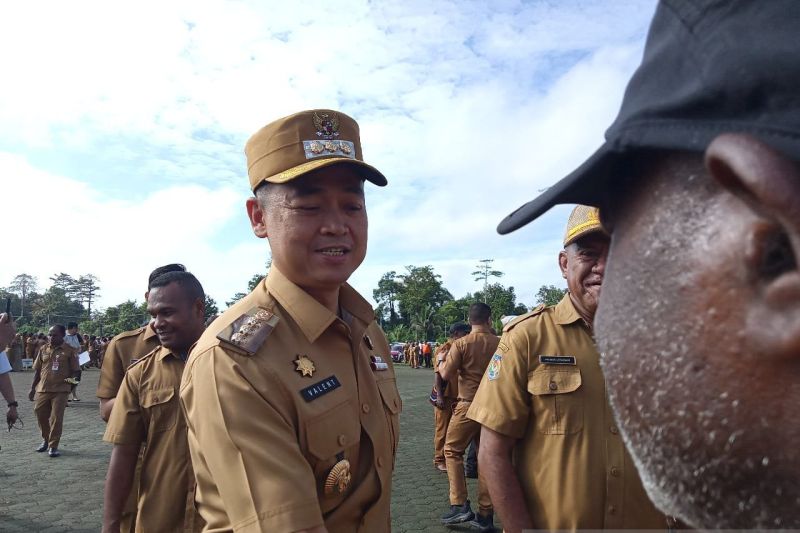 Penjabat Bupati Mimika Valentinus Sudarjanto Sumito. ANTARA/Agustina Estevani Janggo