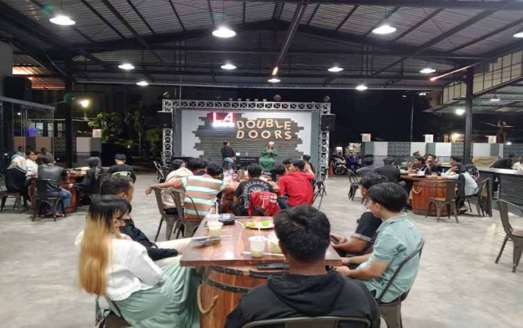 Suasana dialog Habib Ismail Bin Yahya dengan tokoh masyarakat dan mahasiswa di Sampit, Kotawaringin Timur (Foto tim Willy-Habib untuk Borneonews)