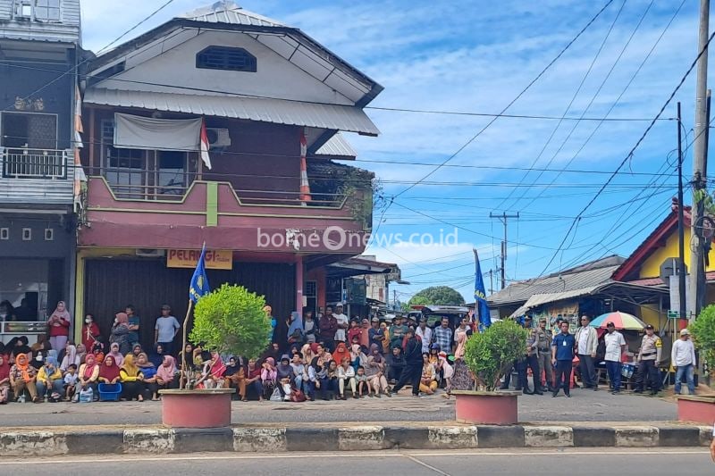 Warga Toboali Antusias Menyambut Kunjungan Wakil Presiden