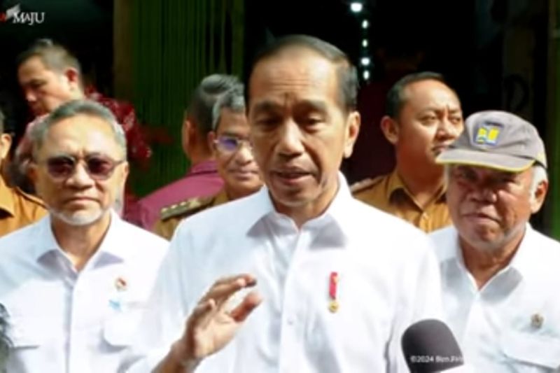 Tangkapan layar - Presiden Joko Widodo memberikan keterangan pers usai meninjau Pasar Tradisional Delimas Lubuk Pakam, Deli Serdang, Sumatera Utara (Sumut), Selasa (10/9/2024). ANTARA/Benardy Ferdiansyah