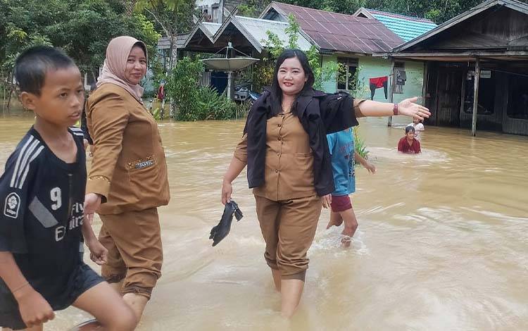 Banjir yang melanda RT 03 Desa Batuah di Kabupaten Barito Timur, Selasa, 10 September 2024. (FOTO: BOLE MALO)