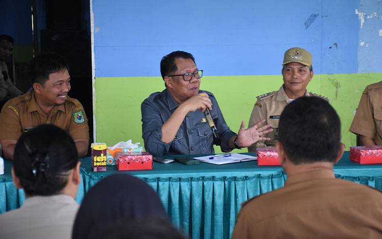 Kunjungi Desa Bentuk Jaya, Pj Bupati Kapuas Ajak Masyarakat Dukung Program Cetak Sawah