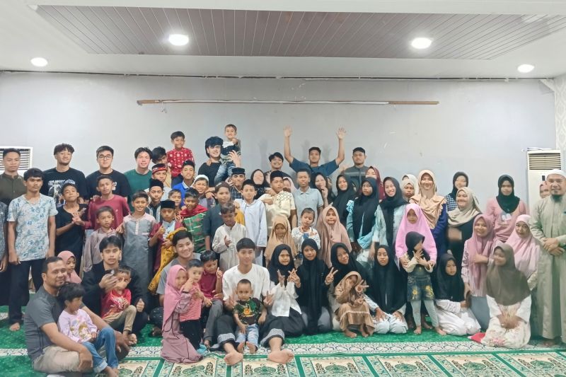 Atlet Basket Jakarta Kunjungi Panti Asuhan Aceh Minta Doa