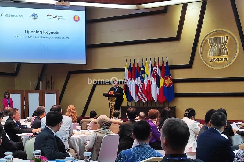 Sekretaris Jenderal Perhimpunan Bangsa-Bangsa Asia Tenggara (ASEAN) Kao Kim Hourn menyampaikan pidato pada acara pembukaan ASEAN Think Tanks Summit (ATTS) di Jakarta, Selasa (10/9/2024). (ANTARA FOTO/Asri Mayang Sari)