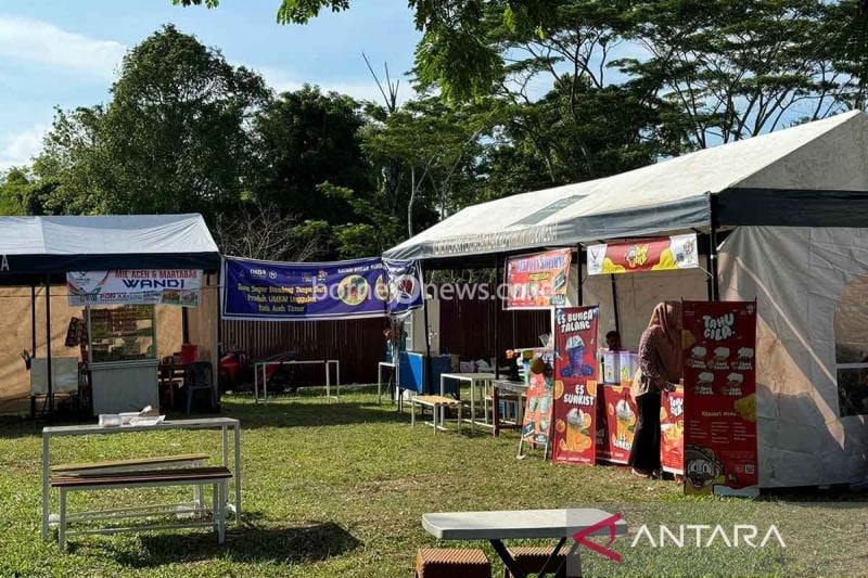 Lokasi pameran produk UMKM pada PON XXI Aceh-Timur di Halaman Gedung Idi Sport Center, Idi, Kabupaten Aceh Timur, Selasa (10/9/2024). ANTARA/Hayaturrahmah