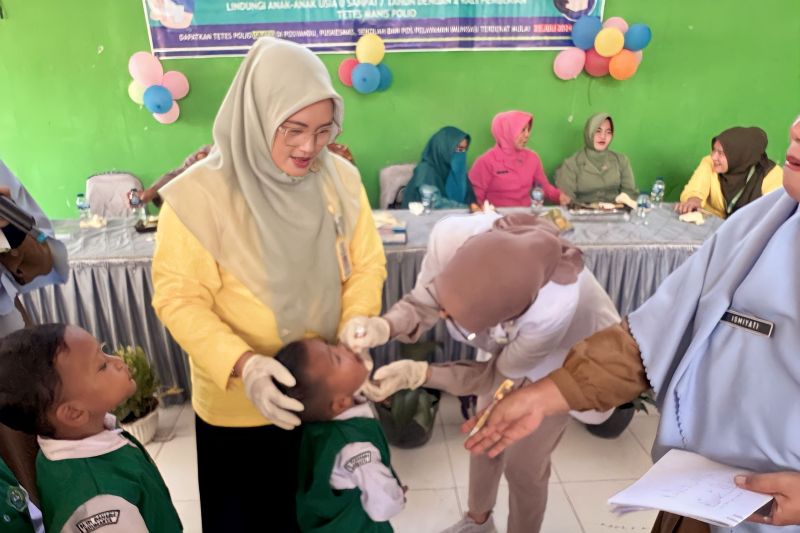 Seorang anak di Kabupaten OKU diberi vitamin A. ANTARA/Edo Purmana