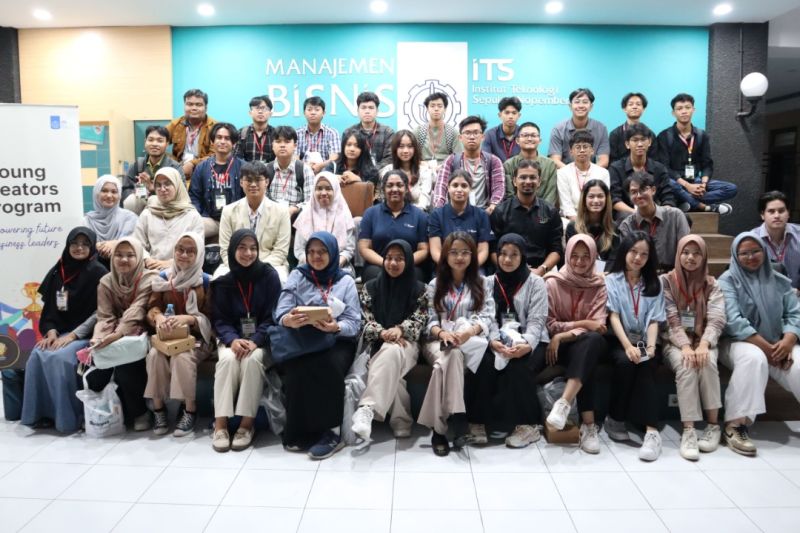 Civitas ITS yang mengikuti program Young Creator Program (YPC) hasil kerja sama dengan Zoho. ANTARA/HO-Zoho