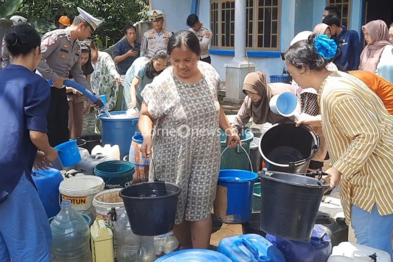 Kepolisian Tasikmalaya Salurkan Air Bersih untuk Warga Terdampak Kemarau