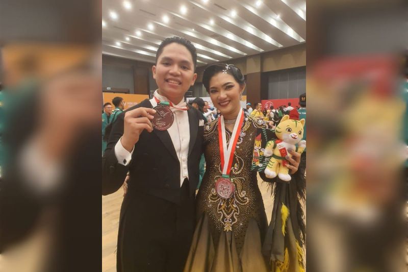 Atlet olahraga dansa Kalteng meraih medali perak di PON XXI Aceh-Sumut 2024 yang dilaksanakan di Kota Medan, Selasa (10/9/2024). ANTARA/Dokumentasi Pribadi.