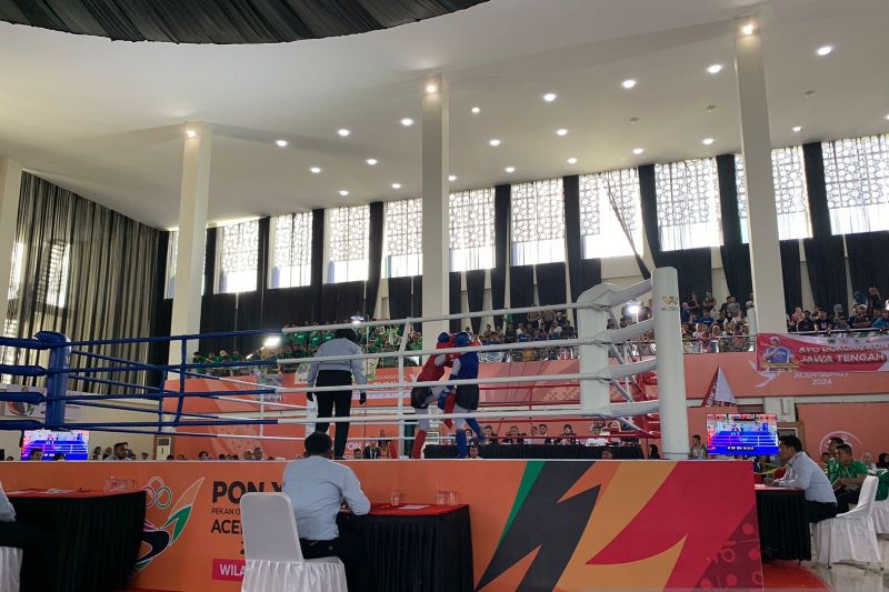 Partai final cabang olahraga muaythai Pekan Olahraga Nasional (PON) XXI Aceh-Sumut di Bale Meuseuraya Aceh (BMA) Banda Aceh, Selasa.
