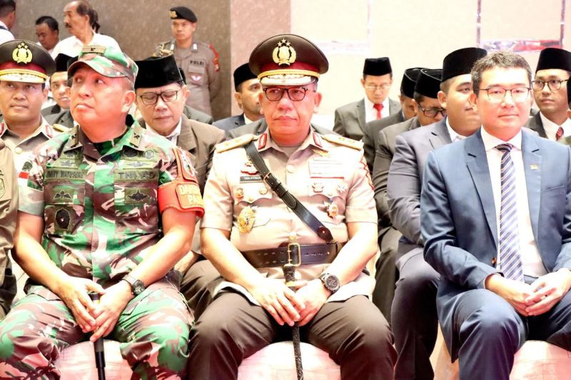 Kapolda Kepri Irjen Pol. Yan Fitri Halimansyah hadiri pelantikan Anggota DPRD Kepri di Kantor DPRD Dompak, Tanjungpinang, Senin (9/9/2024).(ANTARA/HO-Bidhumas Polda Kepri