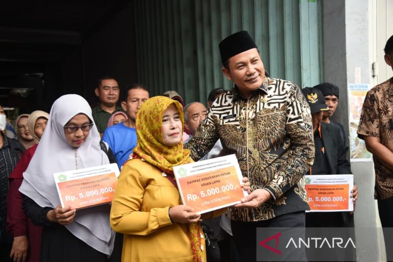 Pemkab Sidoarjo beri bantuan Rp5 juta untuk pedagang Pasar Krian