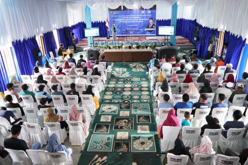 Ilustrasi. Suasana sosialisasi Bantuan Pasang Baru Listrik Gratis di momen penyalaan simbolis di Desa Seuwwa, Kabupaten Kolaka Utara, Provinsi Sulawesi Tenggara. ANTARA/HO-Humas PLN