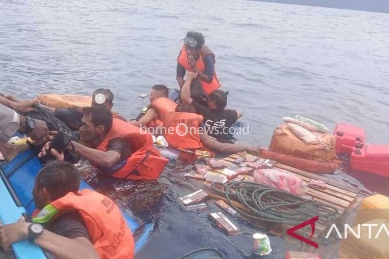 Evakuasi ABK Kapal Kayu Tenggelam di Perairan Demta, Papua